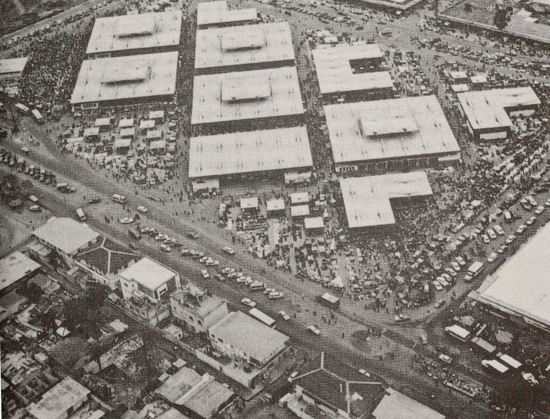 The central market, Kinshasa, in the 1970s, from the Zaire National Tourism Office. Photo: Zaire National Tourism Office, Public domain, via Wikimedia Commons.